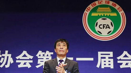 洪五的手下，在金陵遍布各行各业、也充斥着各个角落，古玩街这种暴利市场，更是少不了他手下人的涉足。